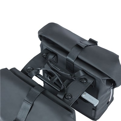 Alforjas Basil Soho 41L con luz LED Nordlicht/reflectante cierre correa negro