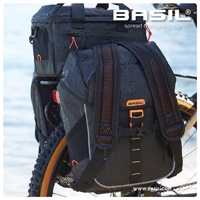 Alforjas Basil Miles Tarpaulin 34L con reflectante cierre click negro/naranja