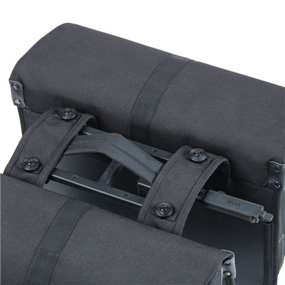 Alforjas Basil Forte MIK 35L impermeable poliester negro con reflectantes (41x15x34 cm)